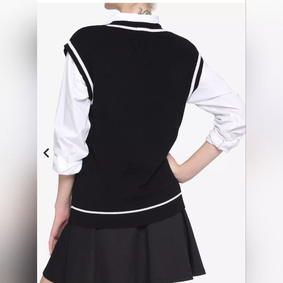 Hot Topic Jrs. Size XL Black White Skull Goth Preppy Sweater Vest Sleeveless - Picture 11 of 11